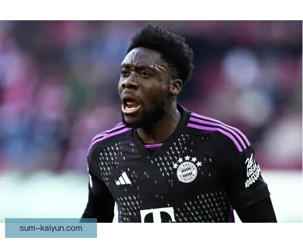 戴维斯在拜仁持续提升中场关键角色，表现稳定引发关注