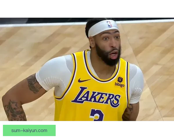 戴维斯边路统治力持续提升，攻防表现稳健